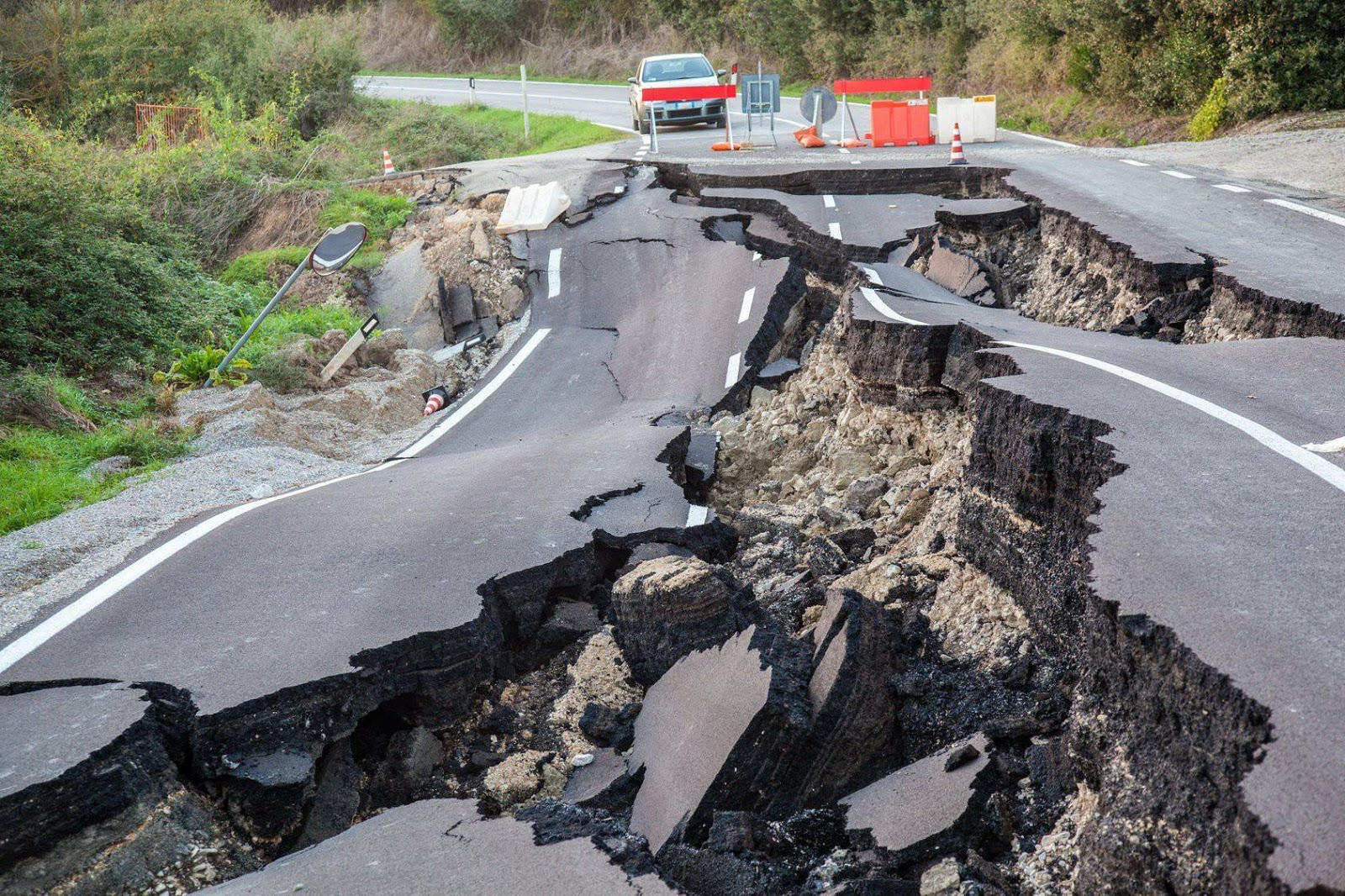Powerful 6.2-Magnitude Earthquake Strikes Near Greece-Turkey Border, Sparks Regi...